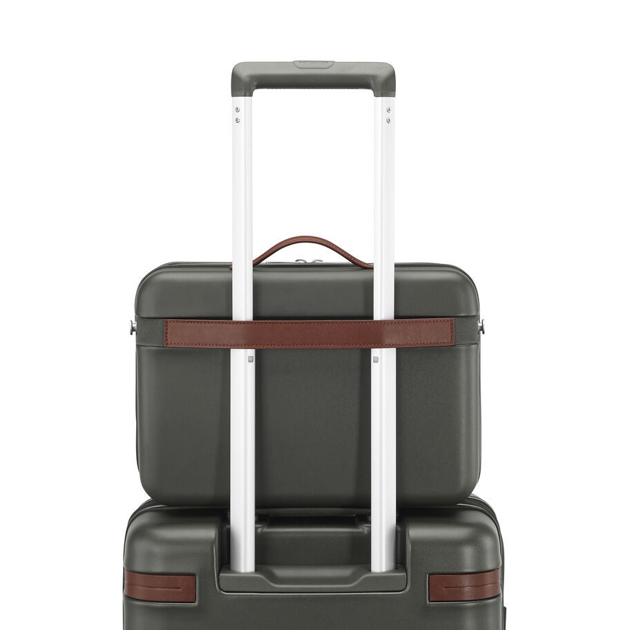 Virtuosa Train Case in the color Pine Green. image number 5